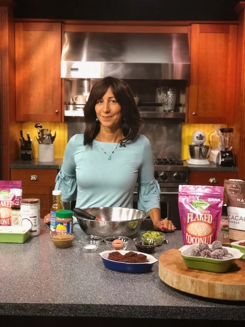 Luisa Szakacs demonstrating a healthy recipe on television